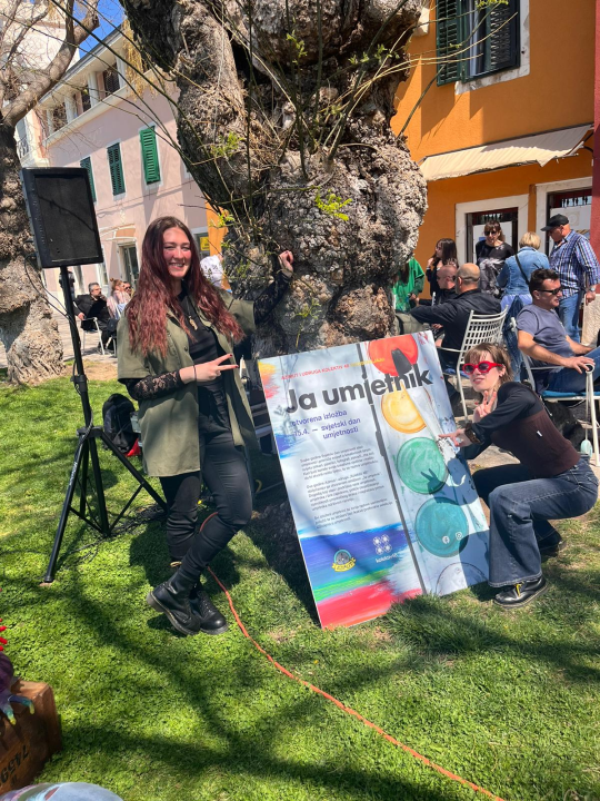 Svjetski dan umjetnosti: Ispred Azimuta svoja djela izložilo 18 umjetnika