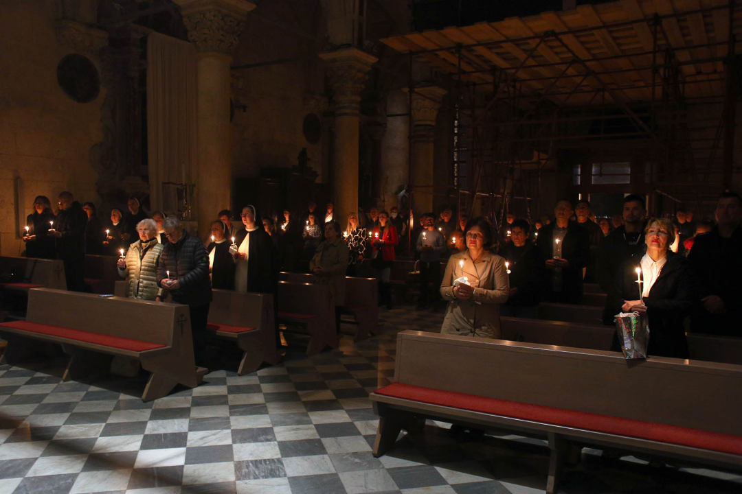 Vazmeno bdijenje u katedrali svetog Jakova: 'Božji darovi nisu privremeni, nisu prolazni'