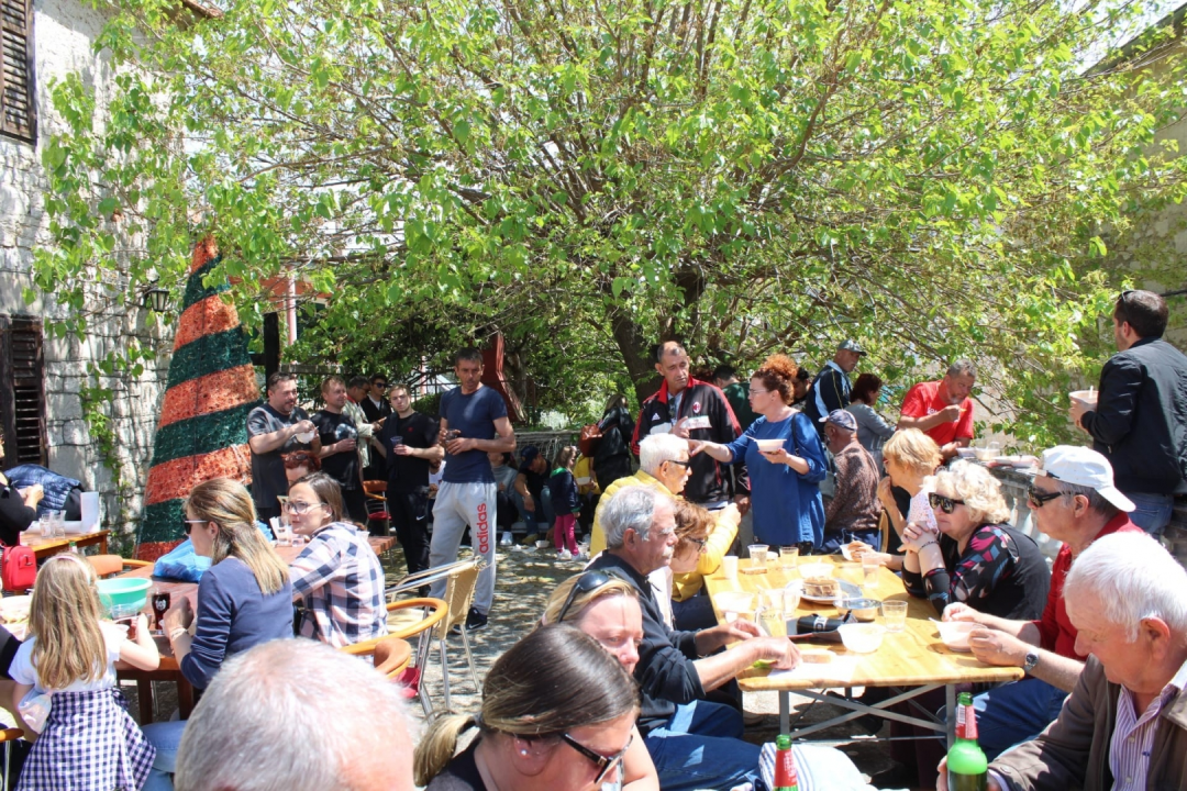 U Prvić Luci u nedjelju se družilo uz fažol