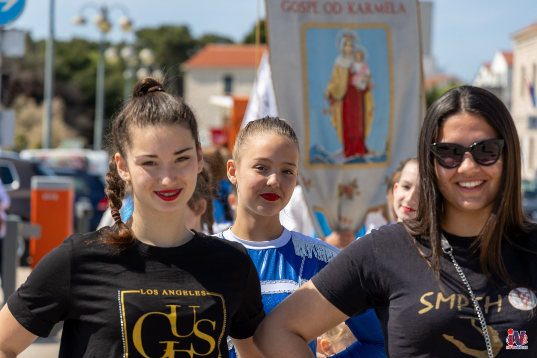 Procesijom kroz mjesto Vodičani obilježili Dan grada i blagdan Našašća sv. Križa