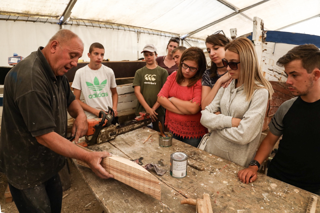 Betina je najpoznatije sjedište vrsnih brodograditelja, a u lipnju organiziraju veliki sajam
