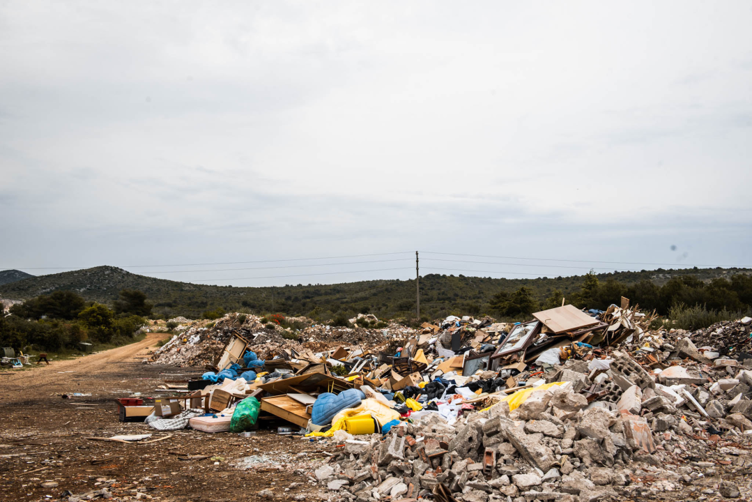 Ilegalan dovoz i paljenje otpada kod Primoštena Burnjeg, Stipe Petrina: 'Nemam pojma o čemu je riječ!'