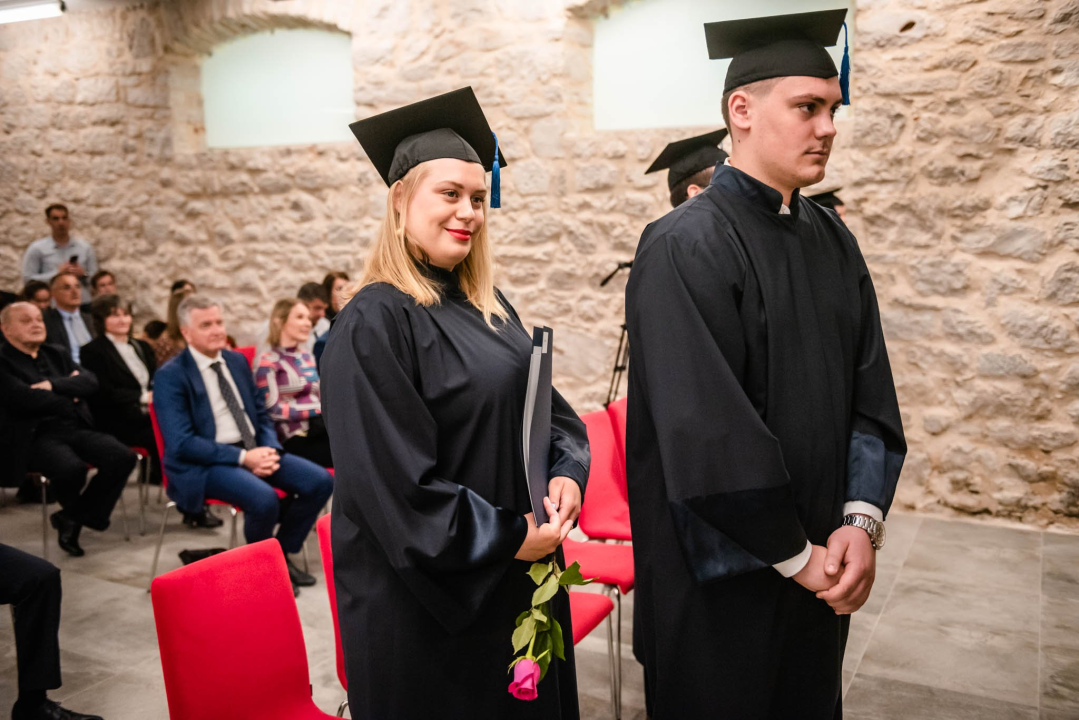 U Šibeniku promovirana četvrta generacija inženjera prvostupnika energetskih tehnologija: Stigao i rektor Boras