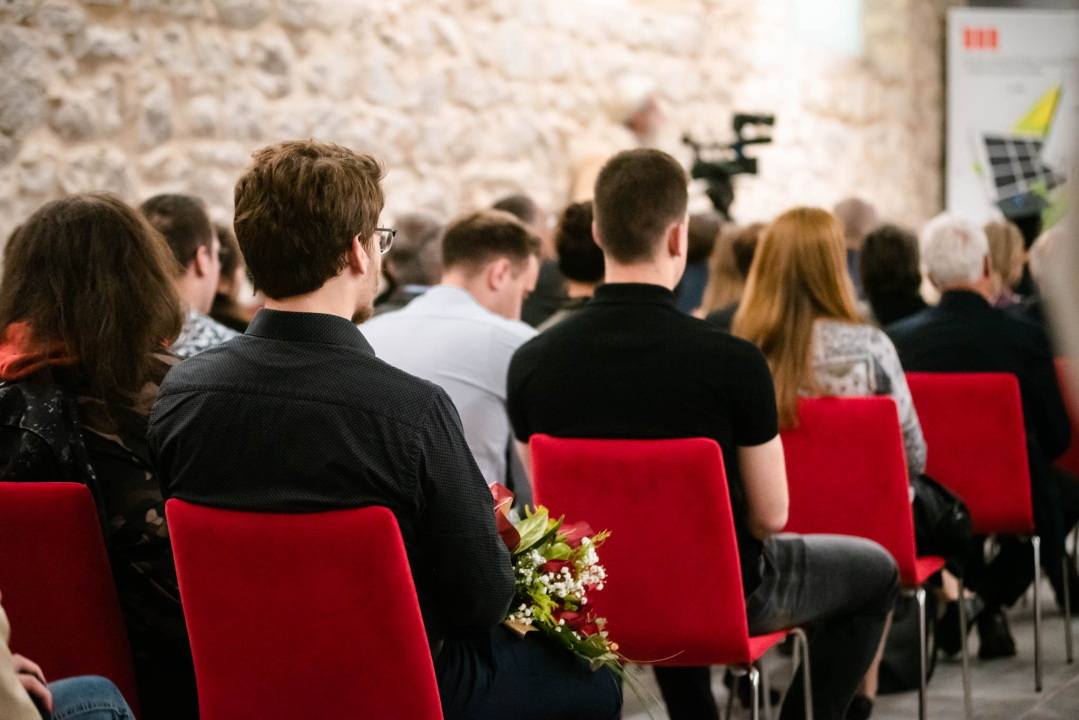 U Šibeniku promovirana četvrta generacija inženjera prvostupnika energetskih tehnologija: Stigao i rektor Boras