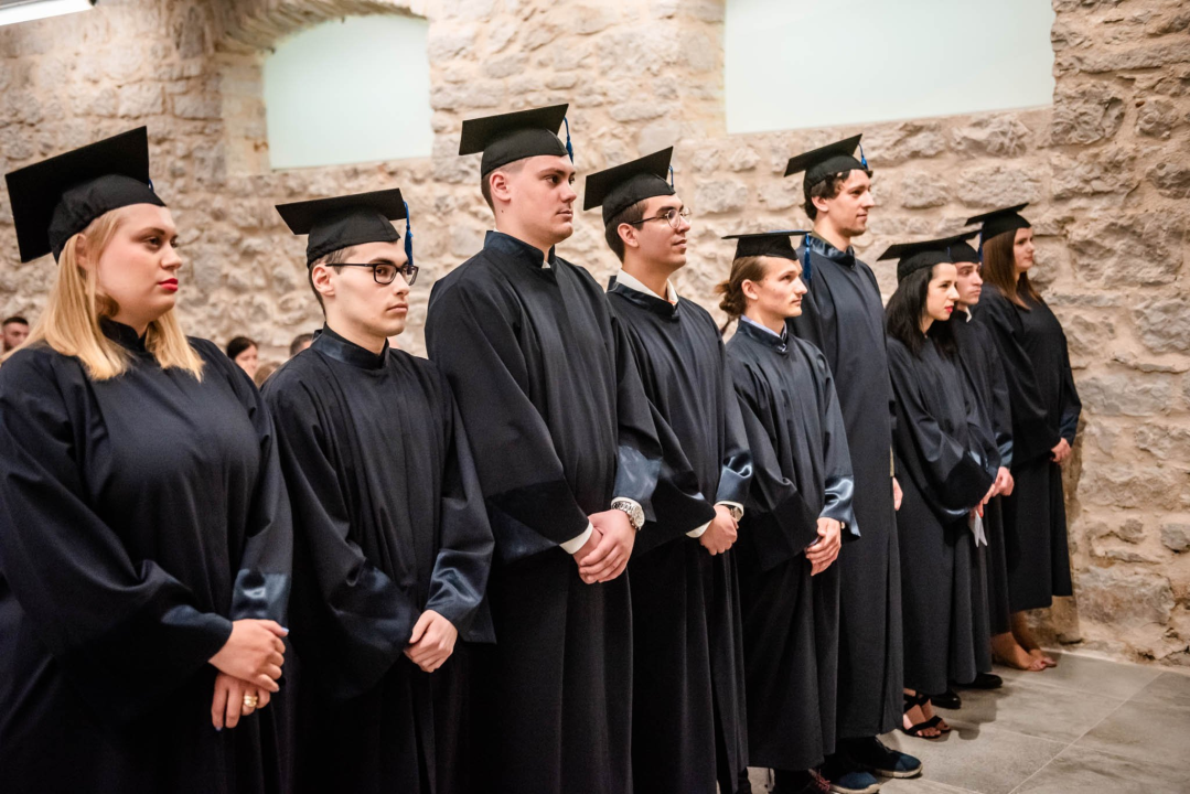 U Šibeniku promovirana četvrta generacija inženjera prvostupnika energetskih tehnologija: Stigao i rektor Boras