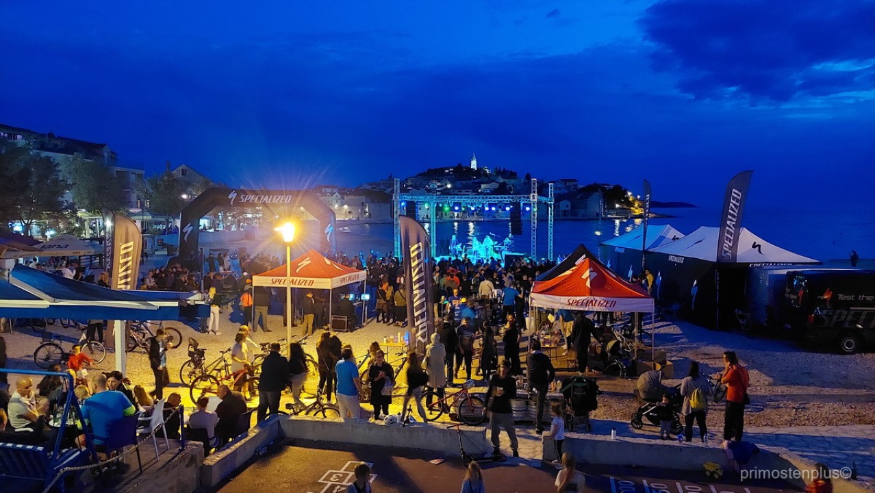 Jura Stublić i skoro 400 sudionika na Primoštenskoj biciklijadi