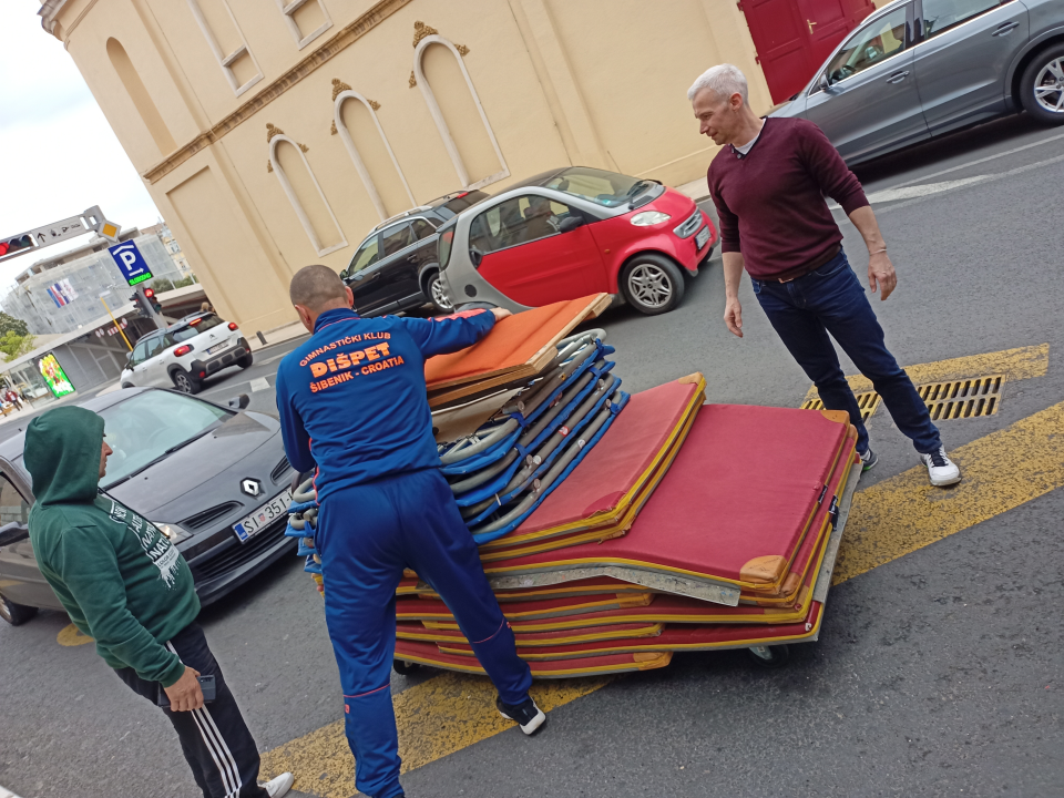 U Šibenik stigla vrijedna gimnastička oprema iz Nizozemske
