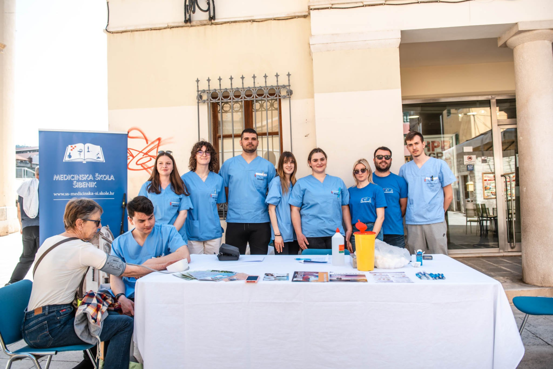 Učenici Medicinske škole Šibenčanima mjerili tlak i šećer