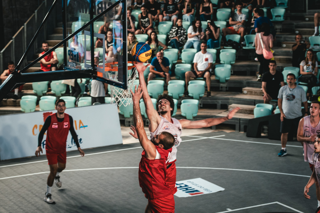Basket se na Mihovilu i sinoć igrao pred gotovo praznim gledalištem, ako izuzmemo igrače!