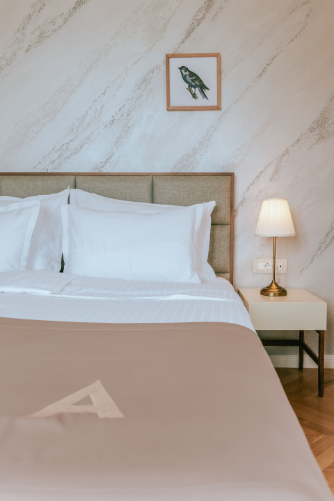 Oduševio nas je luksuz s katedralom na dlanu! Armerunov apartman jedinstven je spoj tradicije i modernog dizajna