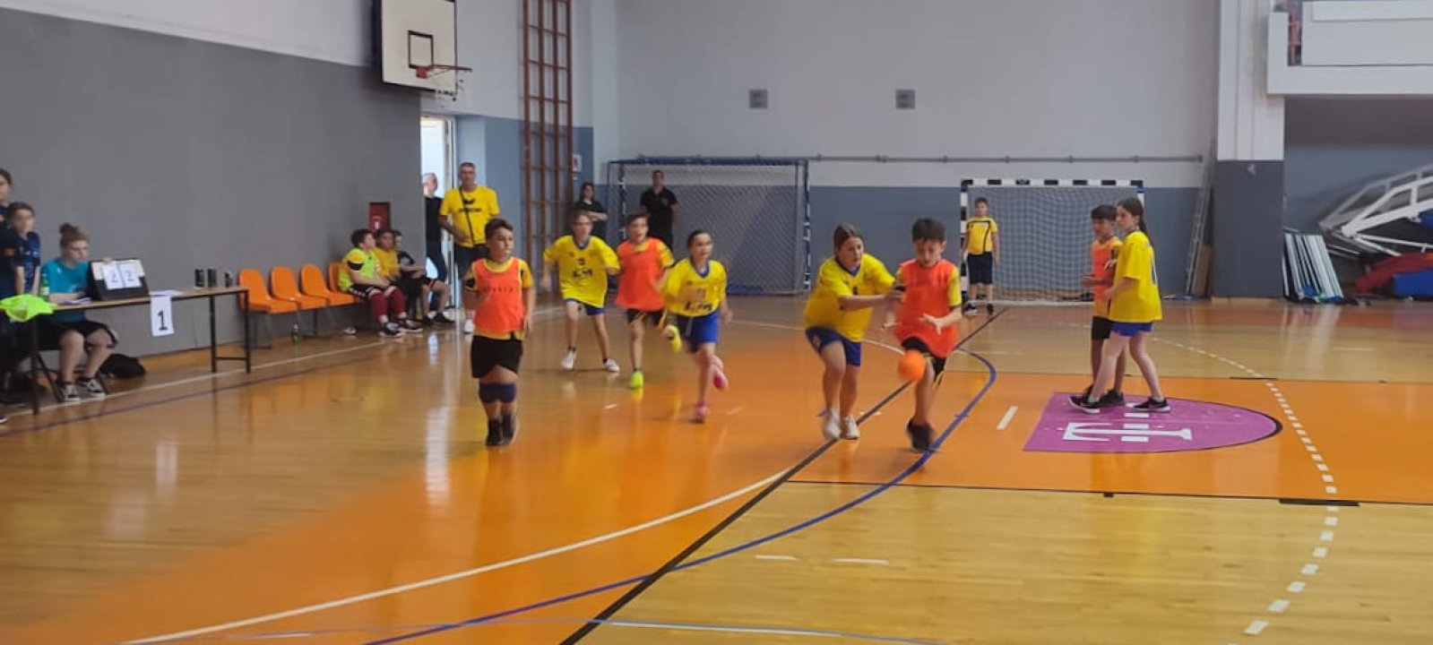 Završnica Međužupanijske mini lige: Više od 250 djece igralo mini rukomet na Baldekinu 