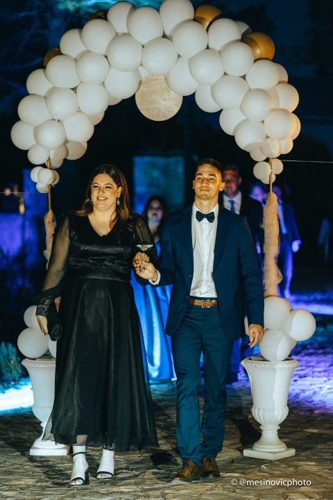 Maturanti Turističko-ugostiteljske škole u glamuroznim izdanjima proslavili kraj srednje škole! (2. dio)