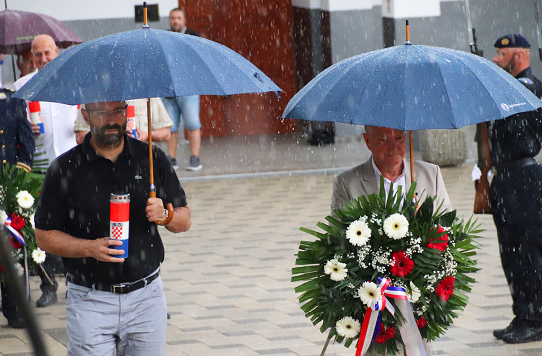 U povodu Dana državnosti položeni vijenci i zapaljene svijeće na Kvanju