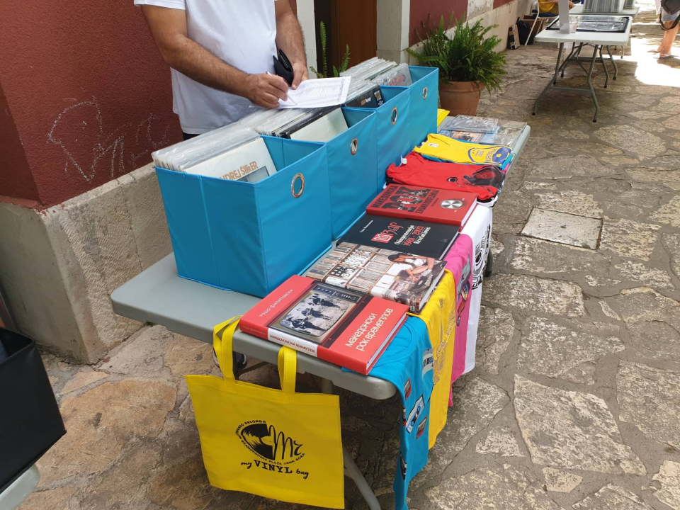 Sajam gramofonskih ploča ispred Azimuta: 'Najbolje ide ex-YU rock osamdesetih, a kupuju dosta i metalci'