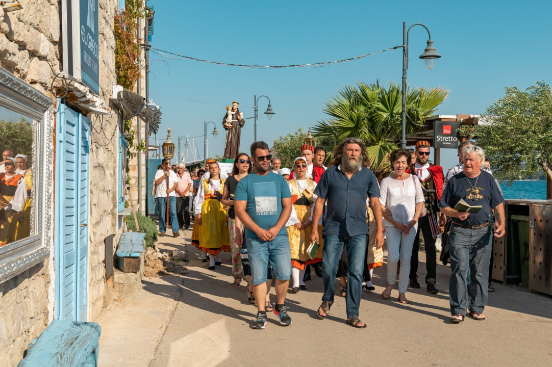 Na manifestaciji 'More na stolu' Tribunjci i njihovi gosti dobro se zabavili i fino pojeli