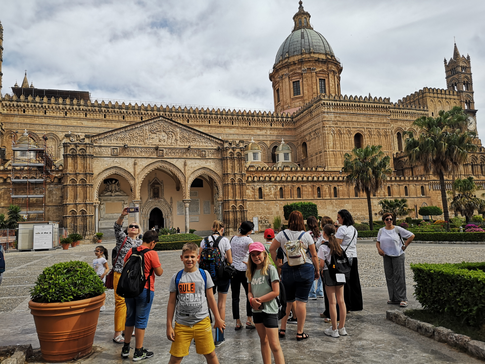 Drugaši iz Brodarice na Erasmusu na Siciliji: Keramičarske radionice, najveće kazalište u Italiji, Cefalù...