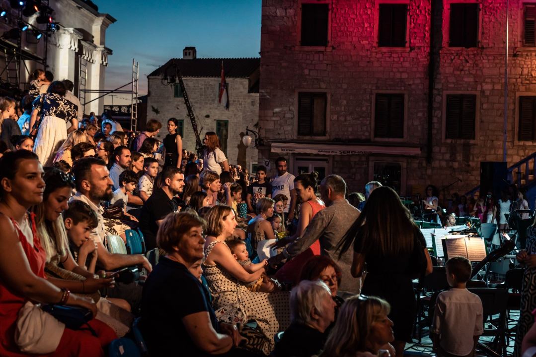 Dječji smijeh i veselje ispunili Ljetnu pozornicu: Generalna proba otvaranja 62. MDF-a Šibenik uvela u dvotjednu čaroliju 