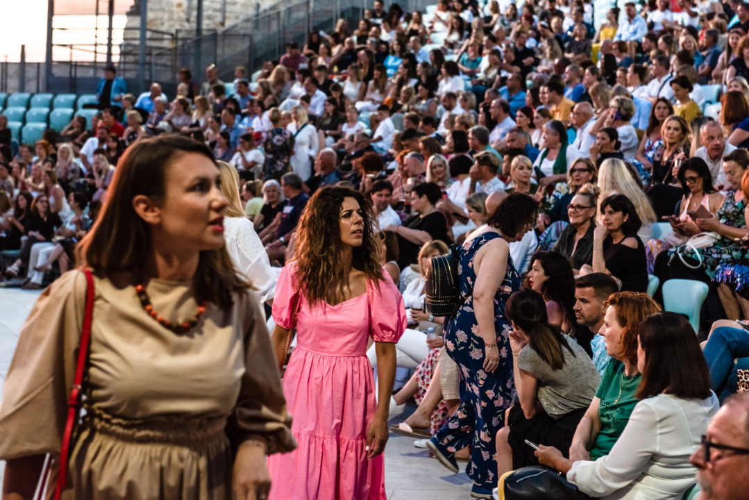 Nina Badrić šibenskoj publici nije priredila čarobno jutro, ali zato večer je