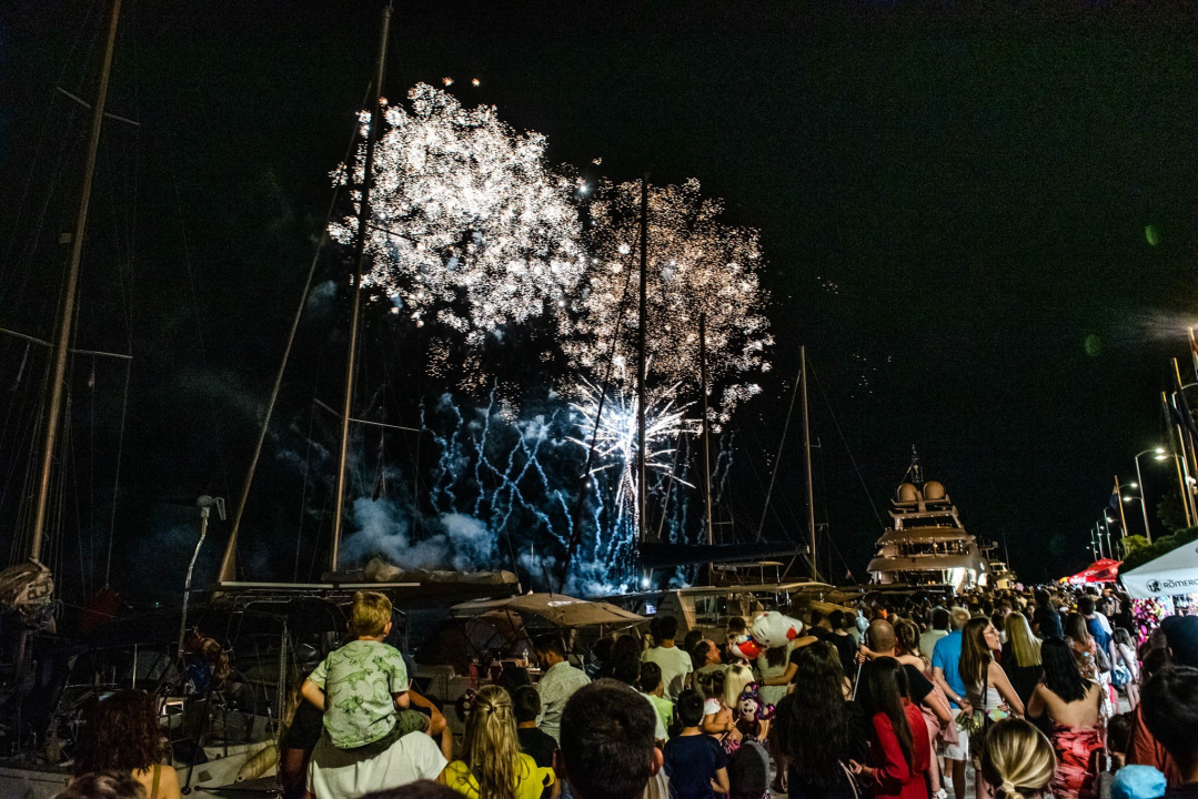 Spektakularan vatromet uveo Šibenčane u najluđu ljetnu noć: Pogledajte kako je bilo