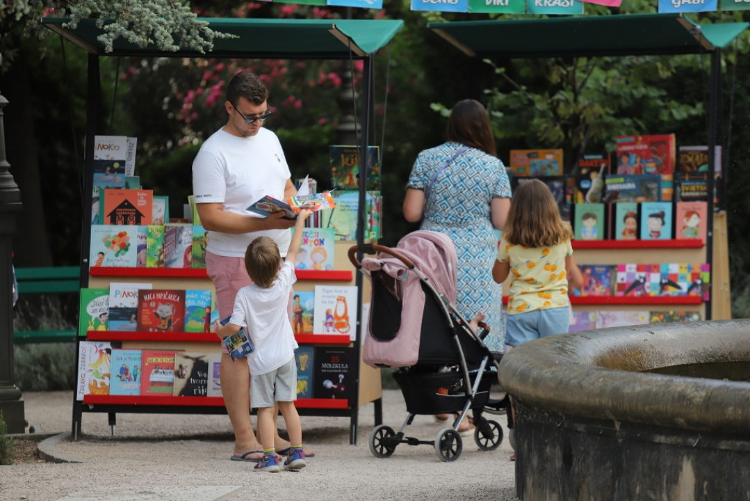 U kazalištu ništa, Ljetna otkazana: Ostaje vam program po ulicama i trgovima