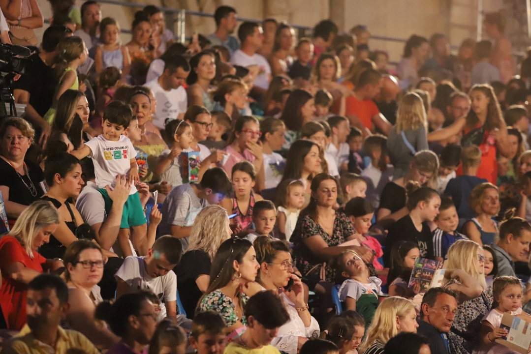 Danas je zbog MDF-a najduži dan u godini: Poznati čitaju, sajam knjiga, ulični program, predstave...