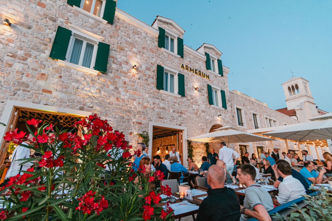 Buta je nova šibenska gastro destinacija: Uživajte u mediteranskim jelima na terasi okruženoj začinima