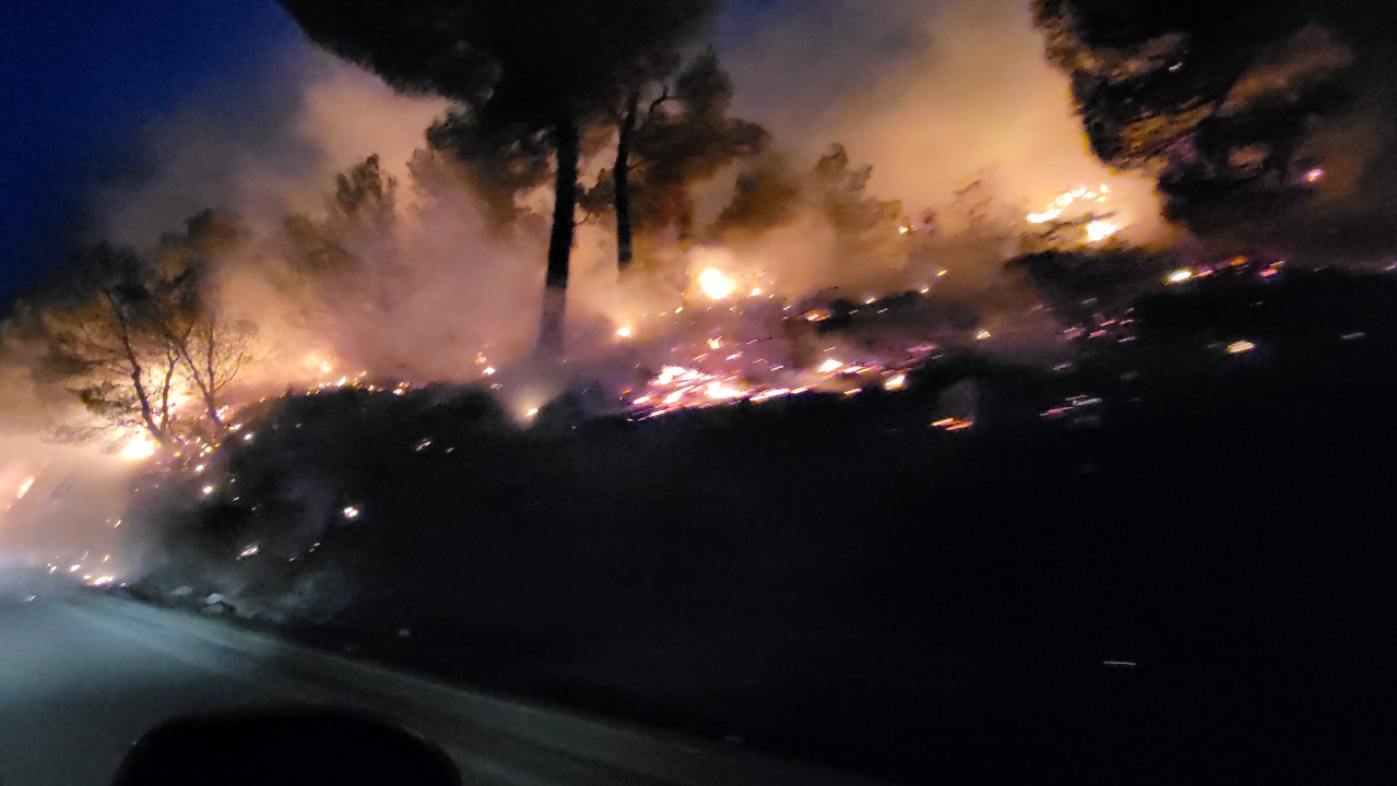 Nemirna noć na požarištu: Pogledajte večerašnje scene iz Zatona