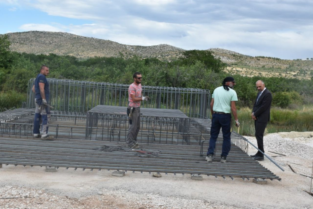 Jelić obišao radove na sustavu navodnjavanja Donje polje- Jadrtovac