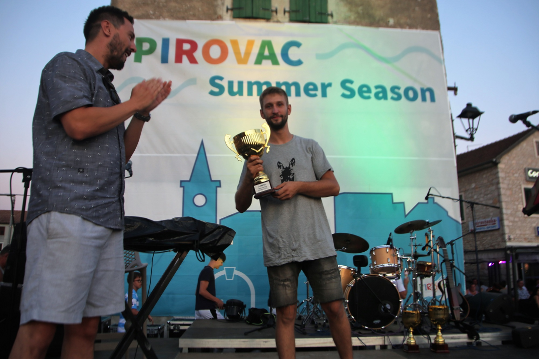 Deva i magarac Grgo pobjednici su trke tovara u Pirovcu