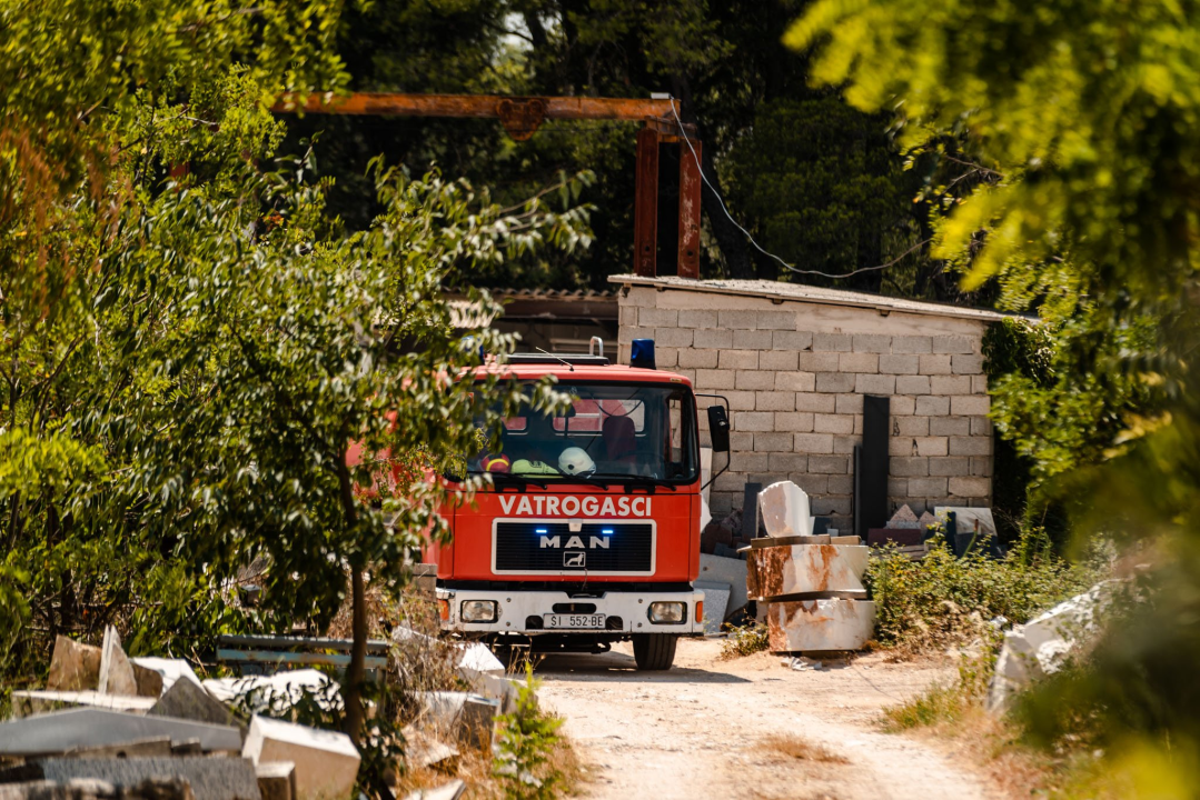 Požar u Dubravi pod nadzorom
