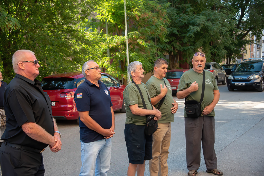 Predstavnici Grada, Županije i branitelja položili vijence u Kninu