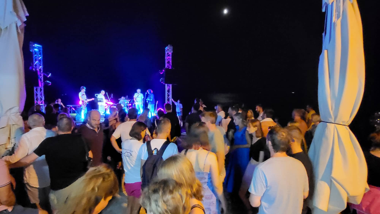 Vrhunski provod na kultnom šibenskom kupalištu: Jadrijaši znaju kako napraviti feštu!  