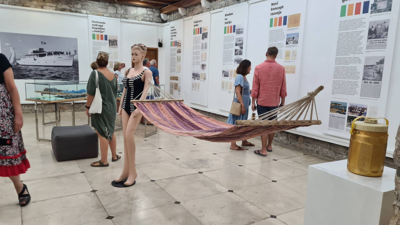 Izložba o Jadriji nije prošla bez krafni: 'Ako ljudi ne mogu tamo na kupanje, ne znaju gdje bi'