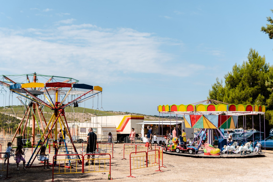 Janjetine nema, ali ima kukuruza: Pečenog, kuhanog i u obliku kokica. I brdo plastike 