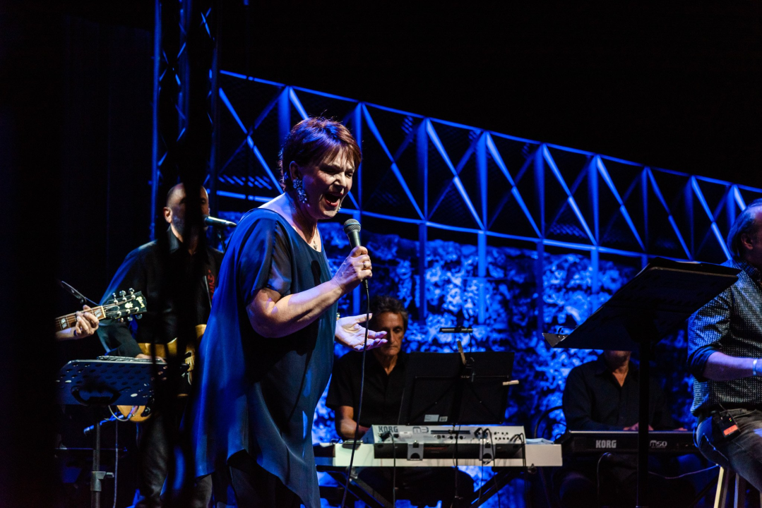 Zorica Kondža rasplesala tvrđavu bezvremenskim hitovima, ali i Oliverom i Tinom Turner