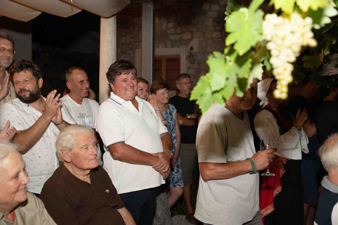 U kući Šare svečano proglašeni laureati zaslužni za 100 godina zlarinskog turizma