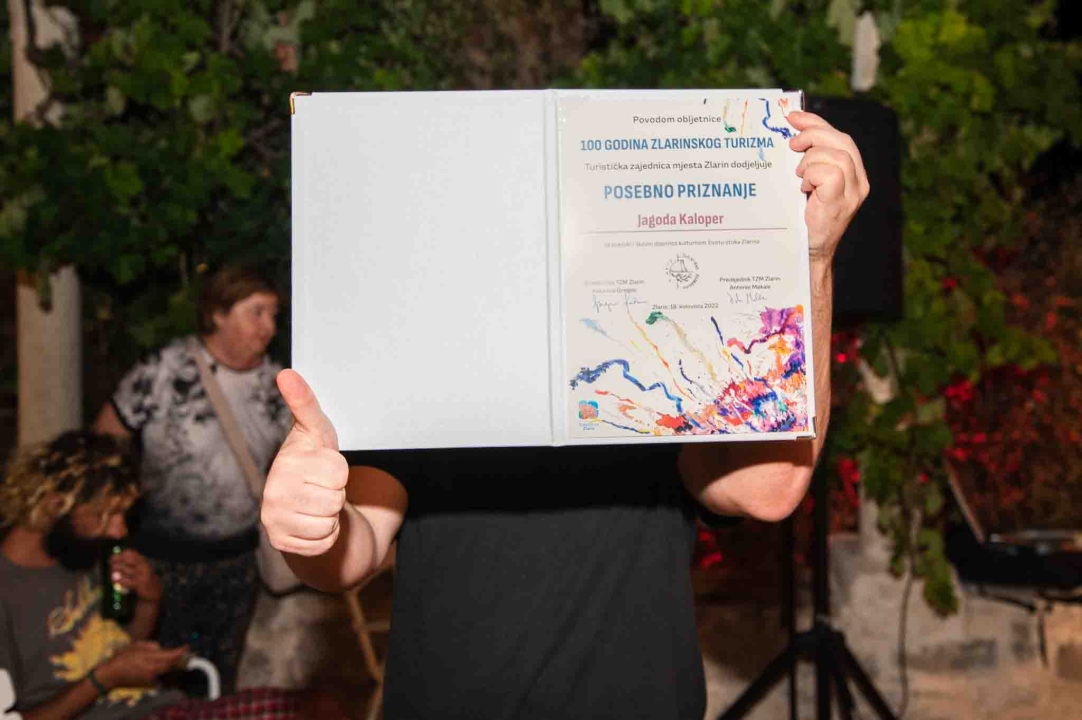 U kući Šare svečano proglašeni laureati zaslužni za 100 godina zlarinskog turizma