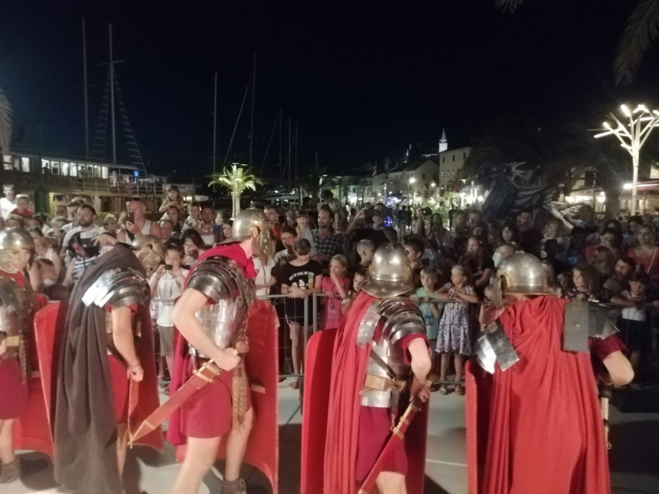 Antički mit o nastanku Rogoznice: Buđenje zmaja oduševilo prepunu rivu