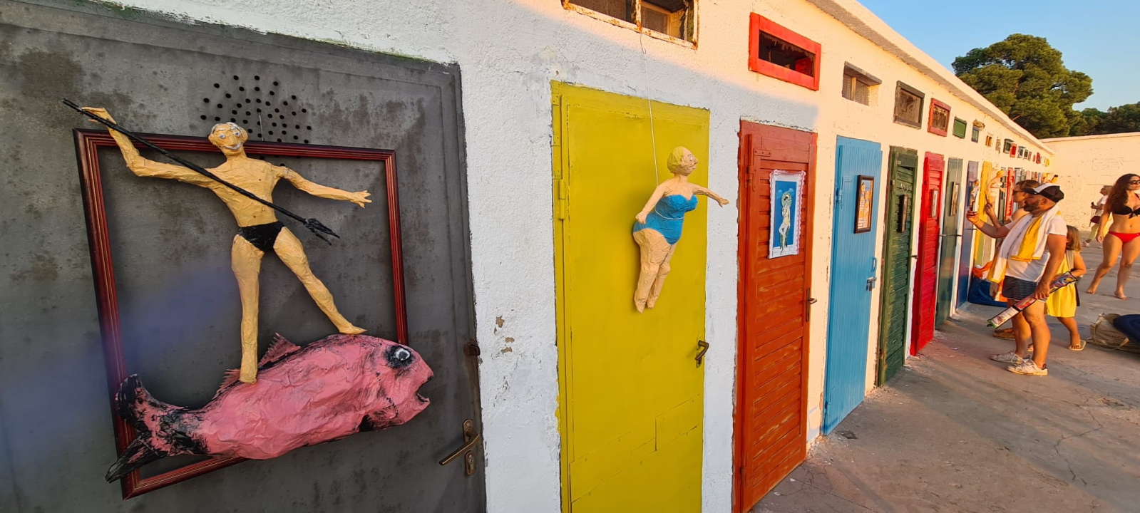 Ako ste mislili da kabine ne mogu biti šarenije, niste vidjeli izložbu Zdenke Bilušić