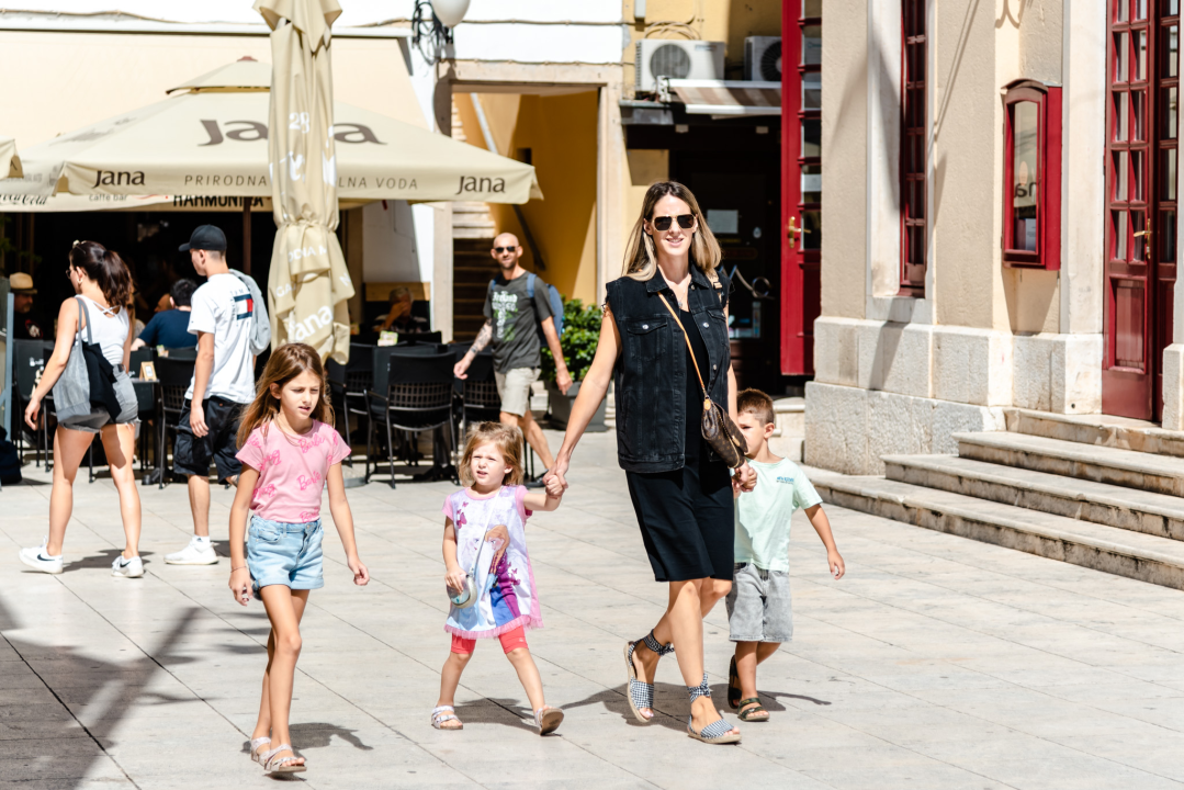 Lijepe Šibenčanke u bezvremenskim modelima i ovog su tjedna ukrale sve poglede u gradu