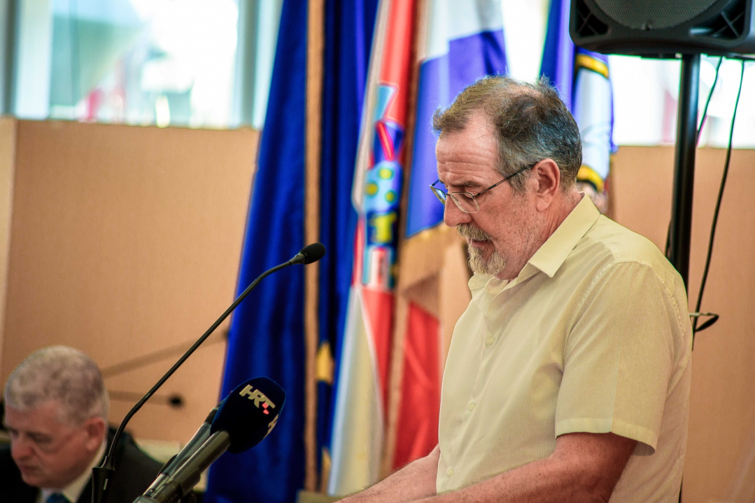 Restović: 'Trebalo je uložiti veći trud i kupiti električne autobuse'; Burić: 'Restović nam priča Crvenkapicu'