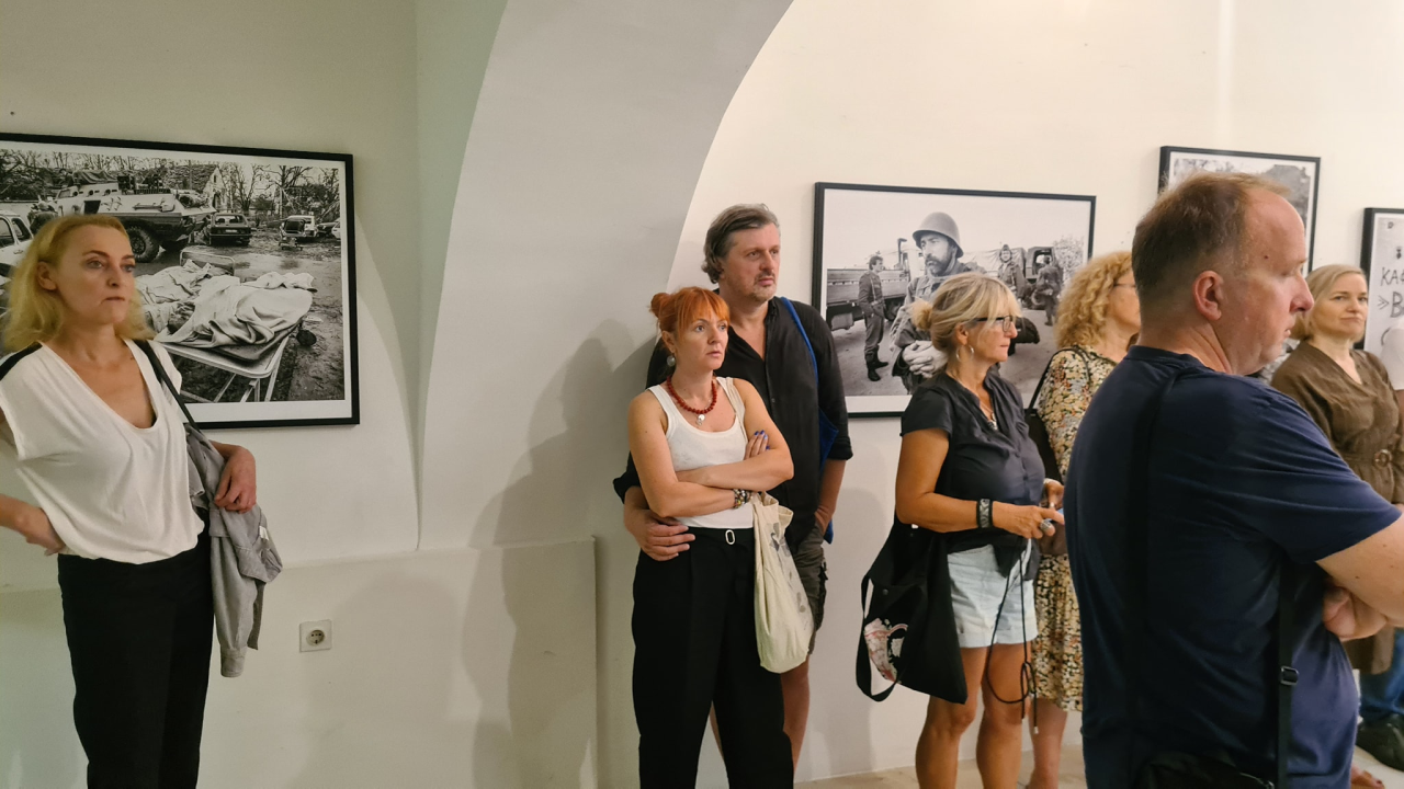 'Samo su mrtvi vidjeli kraj rata': FALIŠ otvoren izložbom srpskog fotografa o razaranju Vukovara