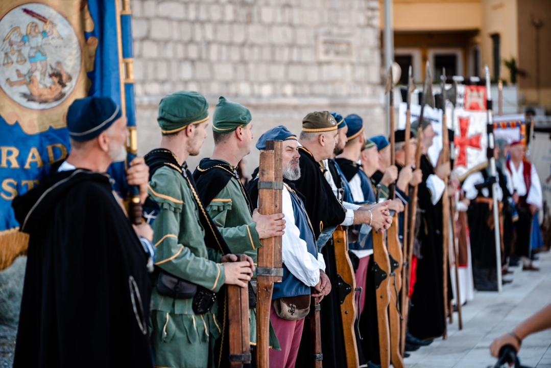 Mačevanjem povijesnih postrojbi na Poljani počela 'Opsada Šibenika 1647.' 