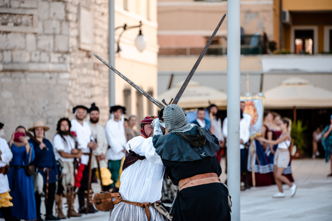 Mačevanjem povijesnih postrojbi na Poljani počela 'Opsada Šibenika 1647.' 