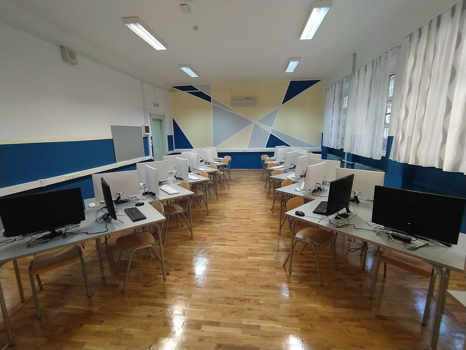 Gimnazijska informatička učionica u novom ruhu: Nabavljena 24 nova računala