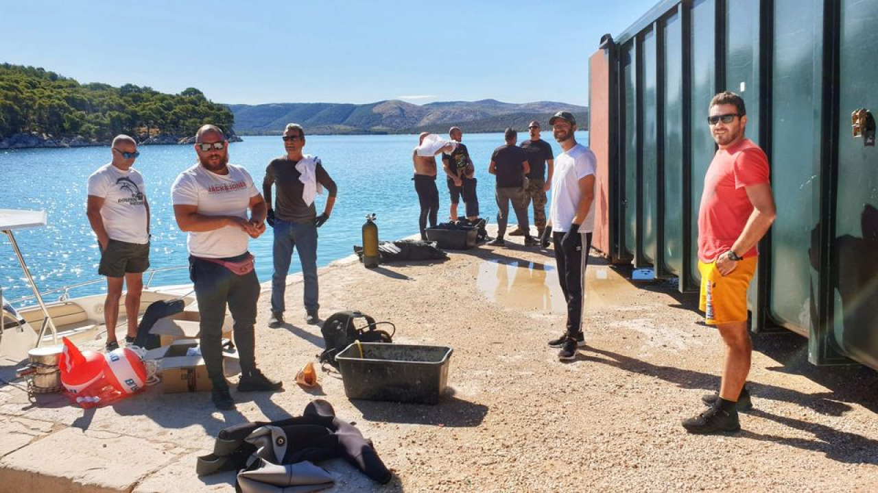 Volonteri i ronioci nedjelju proveli u akciji čišćenja  ispod Morinjskog mosta 