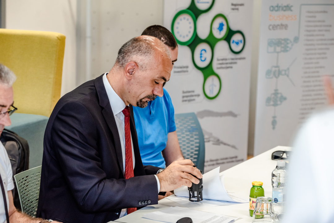 Jelić potpisao ugovore s poljoprivrednicima: 'Želimo poticati mlade da se počnu baviti poljoprivredom'  