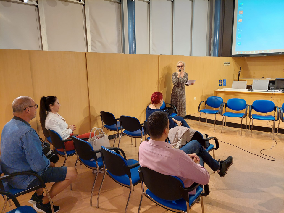 U knjižnici održan okrugli stol na temu nasilja nad ženama