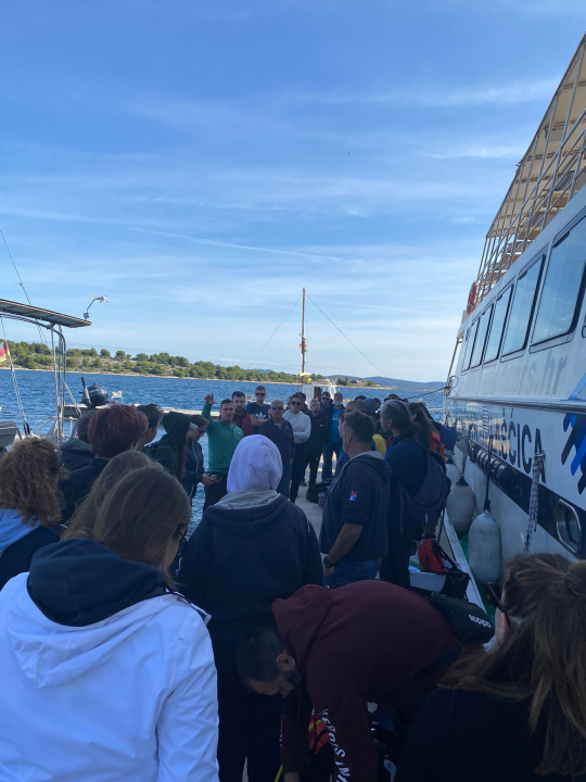 Više od 40 ronioca i volontera čistilo podmorje otoka Žuta