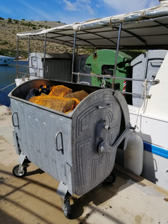 Više od 40 ronioca i volontera čistilo podmorje otoka Žuta